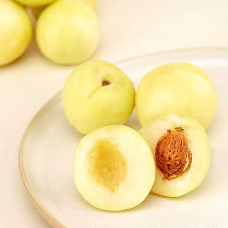 Нектарин сорт Белый, подвой миндаль