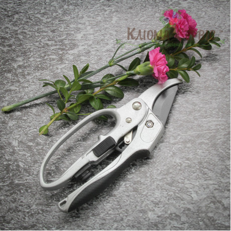 Секатор із храповим механізмом