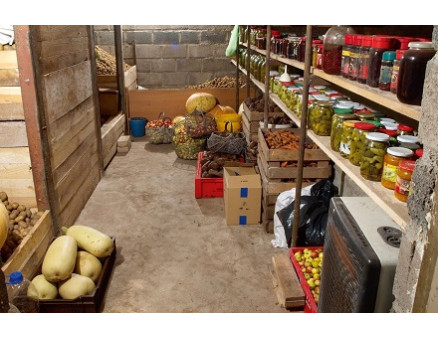 Підготовка льоху до зберігання урожаю