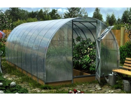 Обрабатываем поликарбонатную теплицу правильно