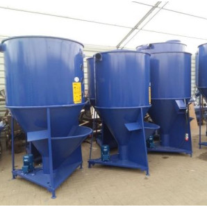 Кормосмеситель шнековый на 1000 кг (вертикальный) Кормосмеситель шнековый на 1000 кг (вертикальный)