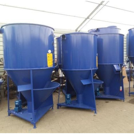 Кормосмеситель шнековый на 1000 кг (вертикальный) Кормосмеситель шнековый на 1000 кг (вертикальный)