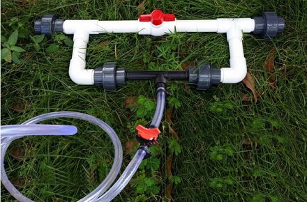 Инжектор Вентури – это специальное гидравлическое приспособление, через которое удобрения поступает к растениям вместе с поливной водой. Инжектор Вентури – это специальное гидравлическое приспособление, через которое удобрения поступает к растениям вместе с поливной водой.