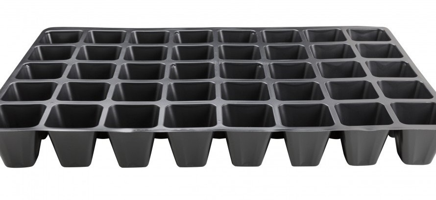 Кассеты можно назвать универсальным инструментом для выращивания рассады.