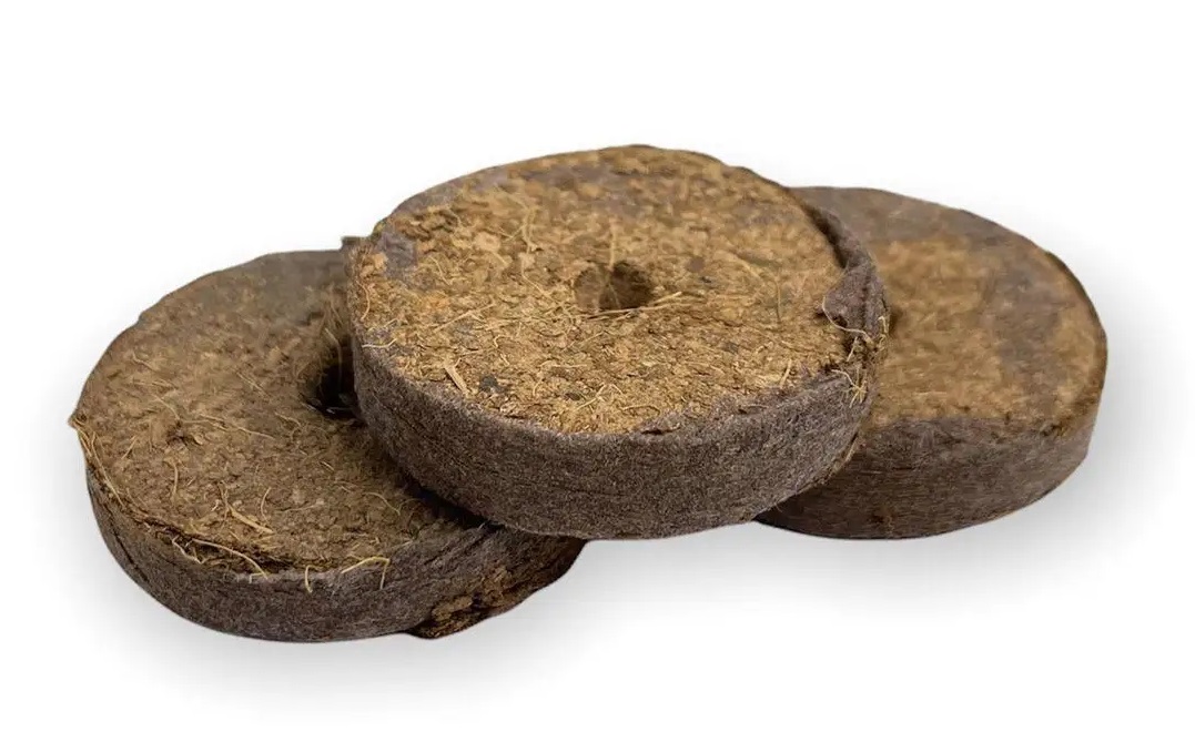 Кокосові таблетки - це спресовані волокна кокосового горіха у поєднанні із кокосовою стружкою.