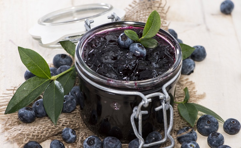 Консервирование голубики – это один из самых популярных способов подготовки ягод к зиме.