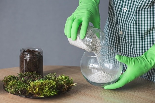 Агроперліт – це природний матеріал, який володіє численними корисними властивостями.