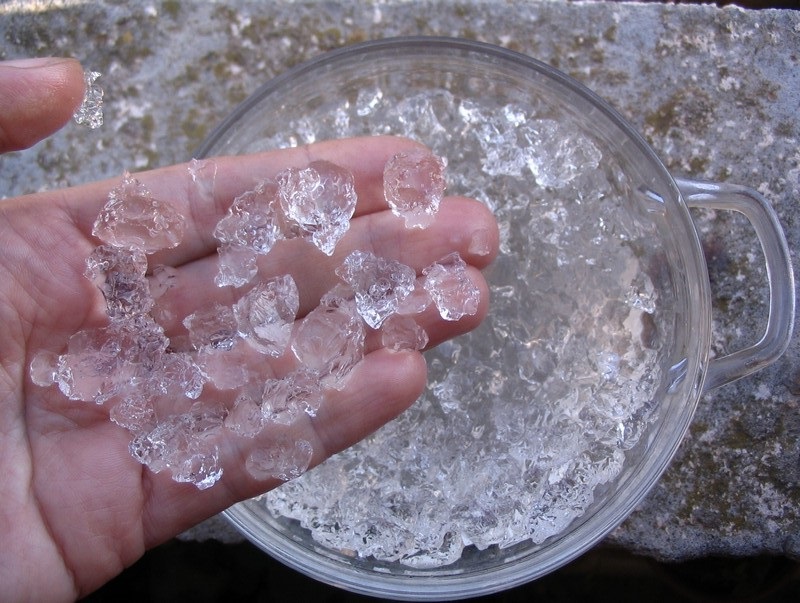 Гидрогель – это вещество, состоящее из прозрачных гранул полимера полиакриламида, калия, бентонита и гуминовых кислот.